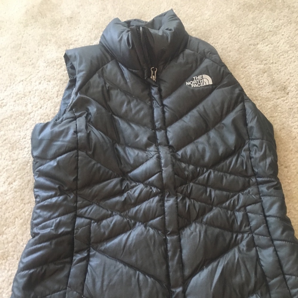 Black north face vest